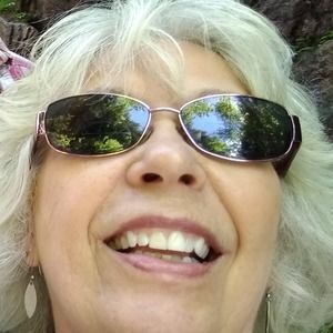 Meet your Posher, Claire